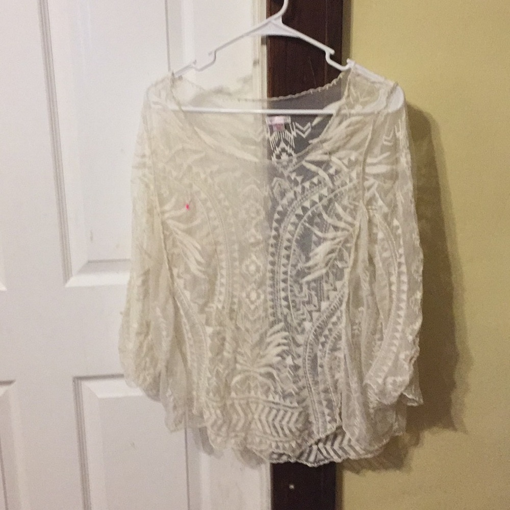 Mesh detailed shirt.